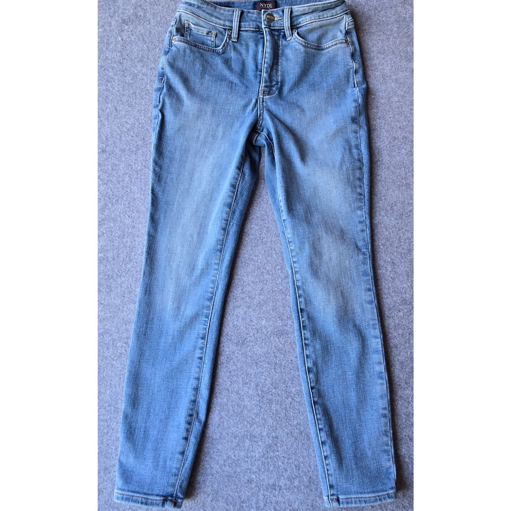 NYDJ Jeans Women's AMI Skinny Size 2P Light Blue Wash Mid-Rise 26"x26"